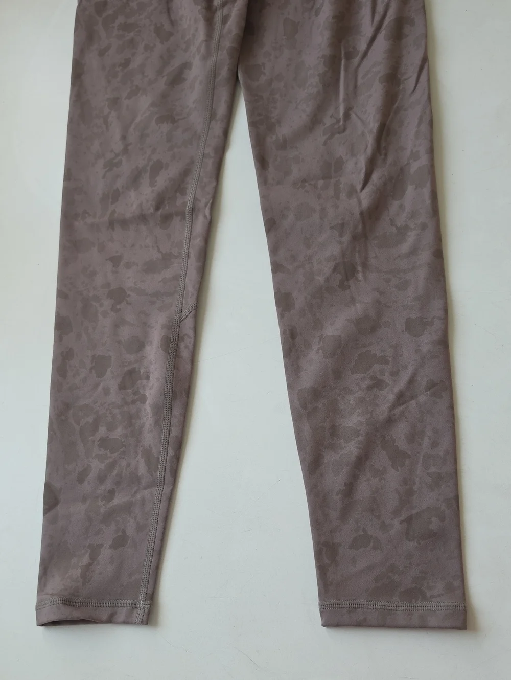 Alphalete Surface Power Leggings In Pebble Print Mocha.